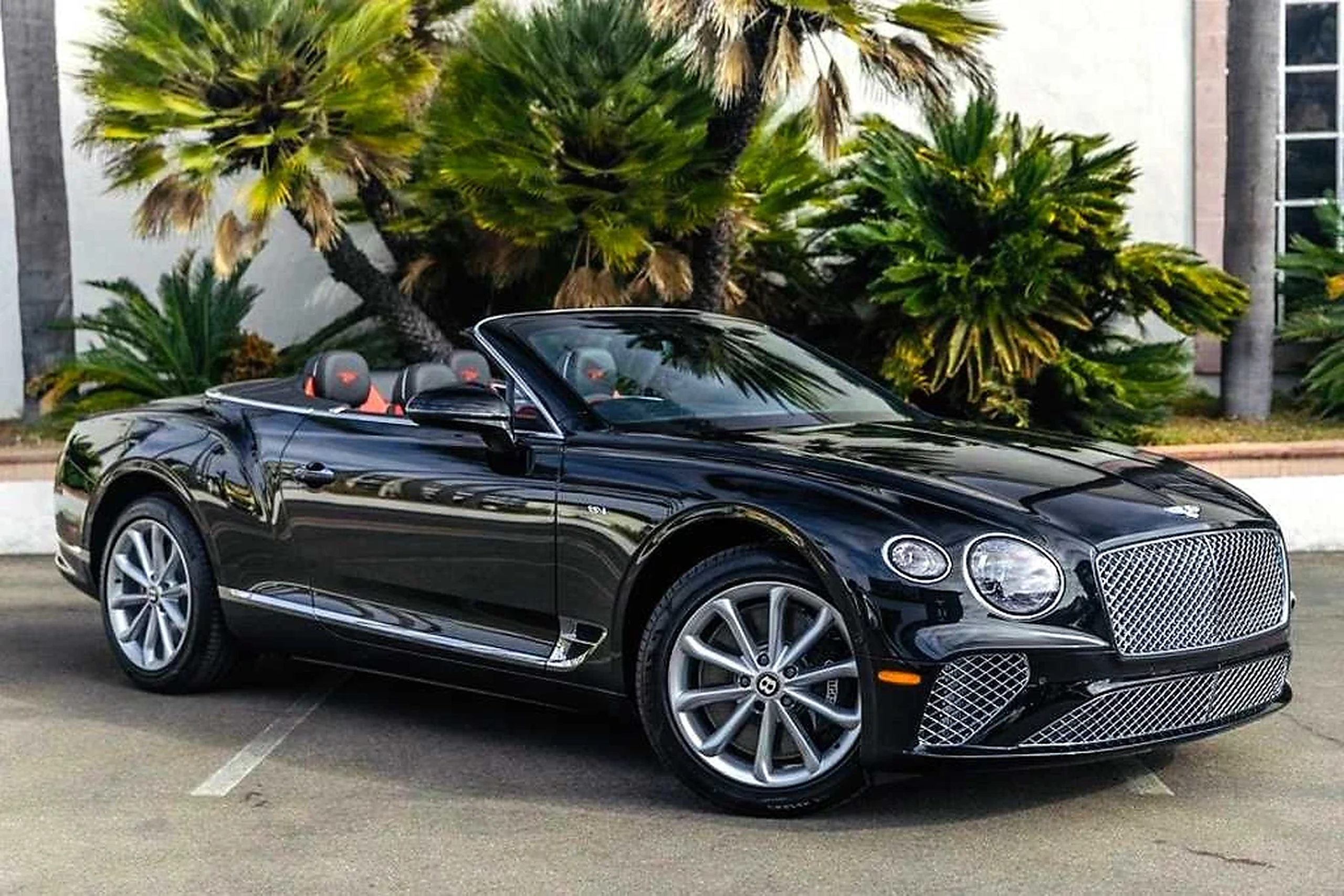 Bentley Continental GTC detail view selected for MIAMI / CAR