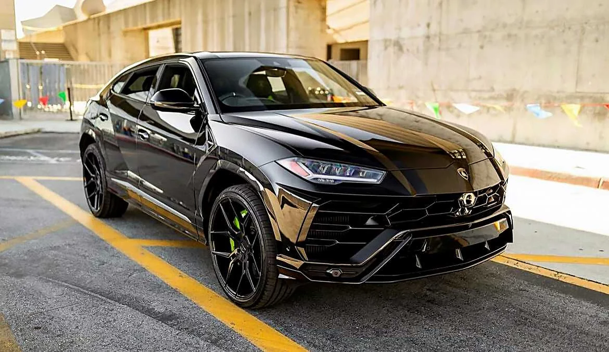 Lamborghini Urus detail relevant to miami villa car delivery on MIAMI / CAR