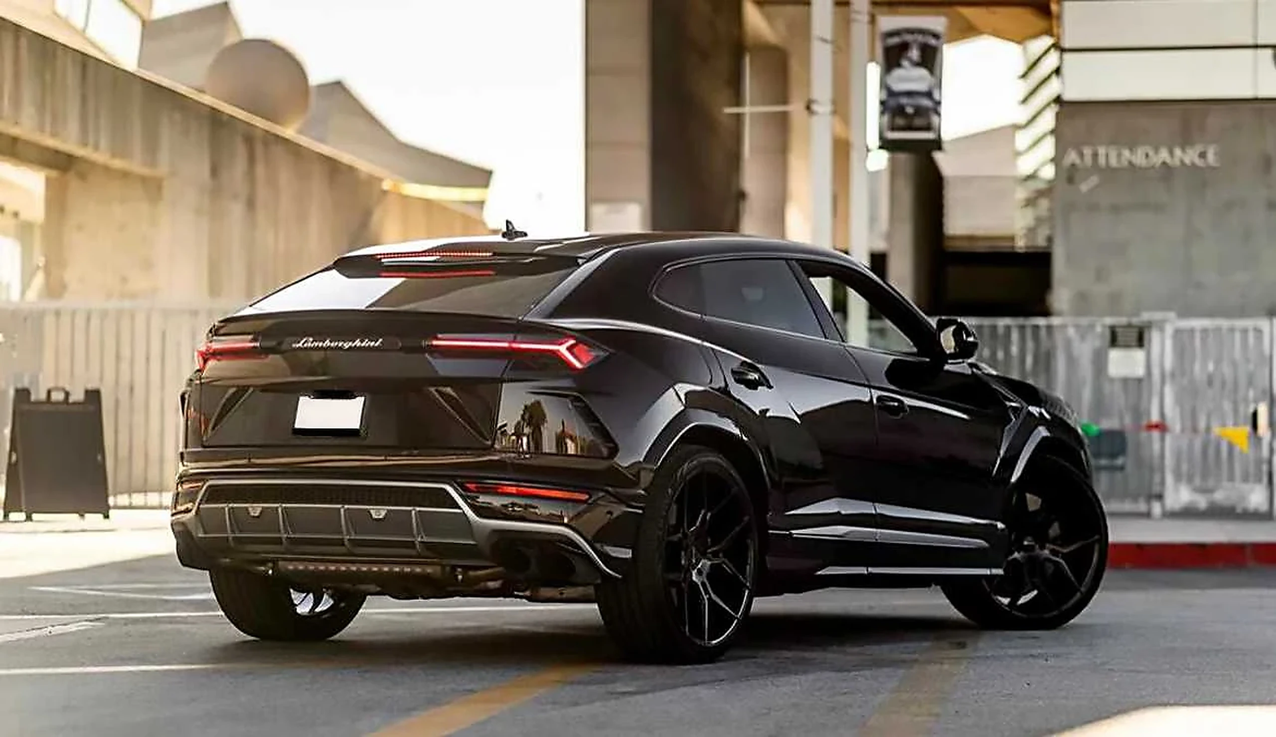 Lamborghini Urus for yacht & marina delivery — Miami car rental delivery guide — MIAMI / CAR guide