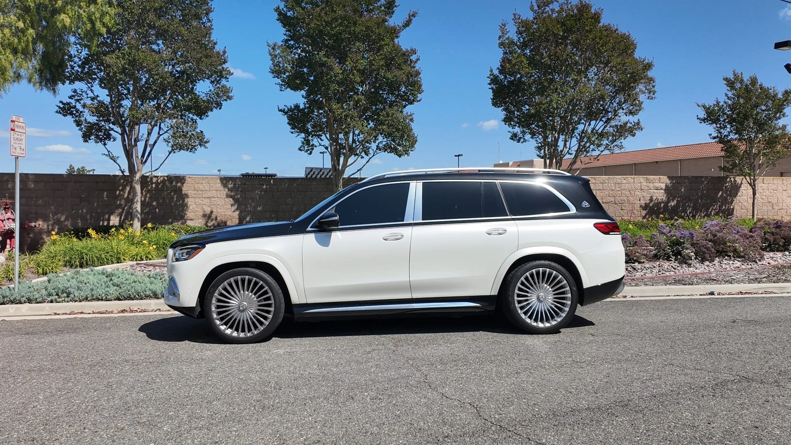 Mercedes-Maybach GLS 600 detail relevant to corporate & executive rentals on MIAMI / CAR