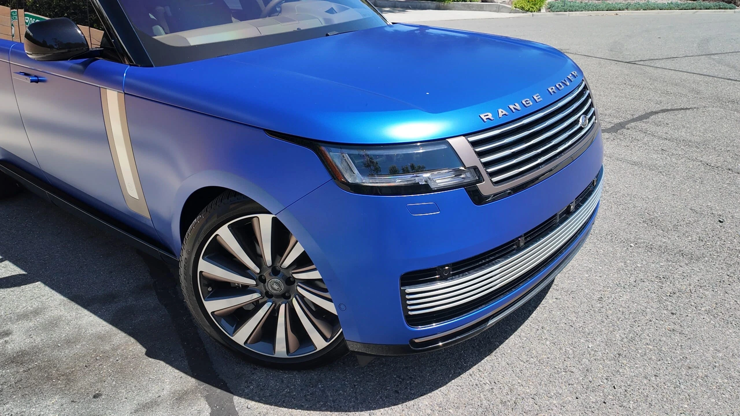 Range Rover SV detail view selected for MIAMI / CAR